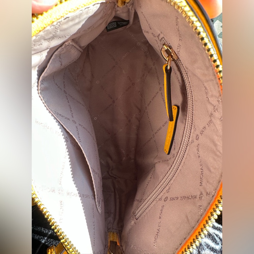 Authentic Michael Kors Crossbody - image 5